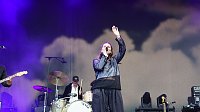 Bild: Die Band Juli spielte am Samstagabend vor mehreren Tausenden Menschen auf der Nordh&auml;user Petersberg.