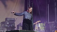 Bild: Die Band Juli spielte am Samstagabend vor mehreren Tausenden Menschen auf der Nordh&auml;user Petersberg.