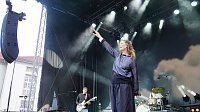 Bild: Die Band Juli spielte am Samstagabend vor mehreren Tausenden Menschen auf der Nordh&auml;user Petersberg.