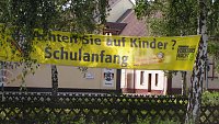 Bild: Vom gegen&uuml;berliegenden Fu&szlig;weg aus