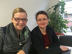 Bild: Die Abgeordneten der Partei Die Linke, Katja Mitteldorf und Sigrid Hupach, wollen im Tabakspeicher &uuml;ber Kunst und Politik diskutieren