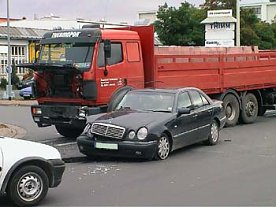 Bild: R&uuml;ckstau nach Unfall