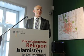 Bild: Bernd Adolf erl&auml;uterte das Ph&auml;nomen des Salafismus