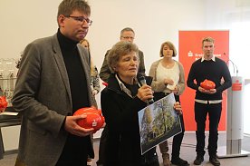 Bild: Prof. Dr. Phillip Heiser und Gisela Hartmann - der F&ouml;rderverein Park Hohenrode konnte die meisten Stimmen auf sich vereinen