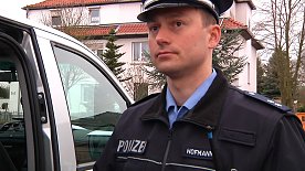 Bild: Polizeioberkommissar Matthias Hofmann und seinen Kollegen begegnen die Kontrollierten heute zumeist mit Verst&auml;ndnis