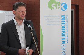 Bild: Gesch&auml;ftsf&uuml;hrer Guido Hage begr&uuml;&szlig;te seine Auszubildenden zum vierten Kani Kanu