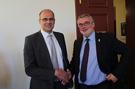 Bild: Heute Kontrahenten, morgen Kollegen: Matthias Jendricke wird im Landratsamt der Vorgesetzte Stefan N&uuml;&szlig;les sein 