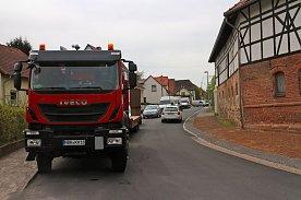 Bild: Neu ausgebaut durch Stadt und Anwohner - die Stra&szlig;e "Vor dem Dorf" in Herreden