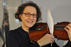 Bild: Kirstin Maria Pientka an der Bratsche
