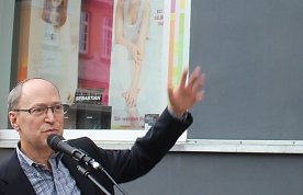 Bild: Hermann Bacharachs Nachkomme, Paul Growald, haben die Stolpersteine dazu inspiriert eine &auml;hnliche Gedenkkultur auch in seiner Heimat den USA zu erm&ouml;glichen