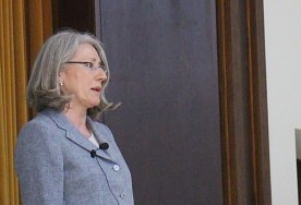 Bild: Anne M&uuml;ller, einst selbst Professorin, besch&auml;ftigt sich seit den 80er Jahren mit dem Thema Gleichstellung