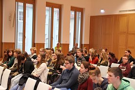 Bild: H&ouml;rten gebannt zu - die Sch&uuml;lerinnen und Sch&uuml;ler der K&auml;the Kollwitz Regelschule