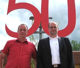 Bild: Schulleiter und B&uuml;rgermeister