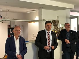 Bild: "Ein Zeichen f&uuml;r die Zukunft unserer Stadt" - JuSoWe Chef Andreas Weigel, B&uuml;rgermeister Frank Rostek und der erste Beigeordnete des Landkreises Stefan N&uuml;&szlig;le