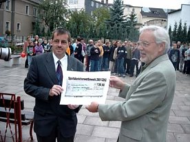 Bild: &Uuml;bergabe