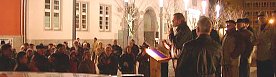 Bild: Demo mitten im Weihnachtsmarkt