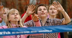 Bild: Polnische Sch&uuml;ler im Jo-Jo