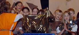 Bild: Tanz ums Goldene Kalb