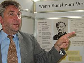 Bild: Stacheldraht im Foyer 
