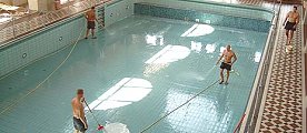 Bild: Badehaus macht dicht!
