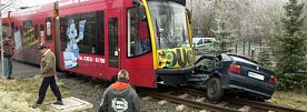 Bild: Zusammensto&szlig; mit Bahn