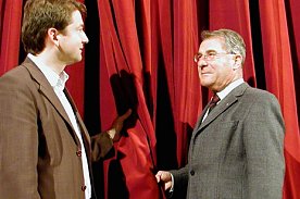 Bild: Theater bekommt neuen Vorhang