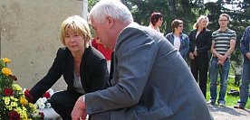 Bild: Kr&auml;nze niedergelegt