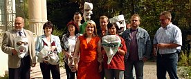Bild: Puppen tanzen in Partnerstadt
