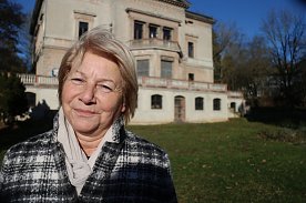 Bild: Der Berg vor uns ist noch ganz sch&ouml;n gro&szlig; - die Vorsitzende des F&ouml;rdervereins Park Hohenrode, Hannelore Haase