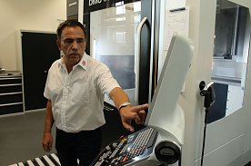Bild: Steffen Tiller arbeitet sei 1996 als Ausbilder beim BBZ und befasste sich schon zu DDR-Zeiten mit der CNC Technik