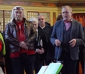 Bild: B&uuml;rgermeister Matthias Marquardt (rechts) und "F&auml;hni"