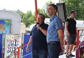 Bild: Nordhausens Oberb&uuml;rgermeister Kai Buchmann und Frank Fischer von der AG er&ouml;ffneten diesen besonderen Tag