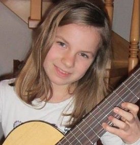 Bild: Amelie Schneller nahm mit ihrer Konzertgitarre f&uuml;r die Kreismusikschule Nordhausen erfolgreich an Jugend musiziert in der Altersgruppe II teilgenommen