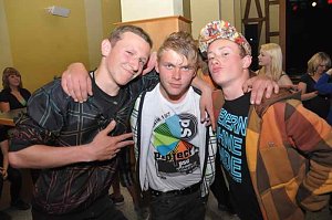 Coole Junge Party im Klubhaus