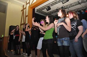 Coole Junge Party im Klubhaus