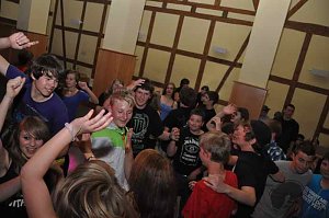 Coole Junge Party im Klubhaus