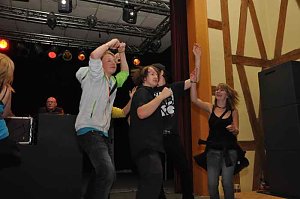 Coole Junge Party im Klubhaus