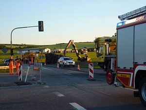Umgekippter Lkw blockierte B4