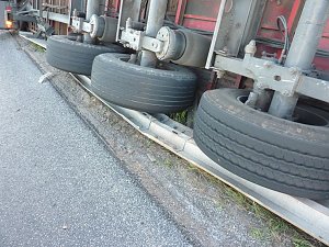 Umgekippter Lkw blockierte B4