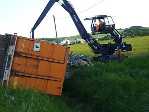 Umgekippter Lkw blockierte B4
