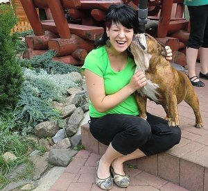 Katharina Stutika mit H&uuml;ndin der Adams