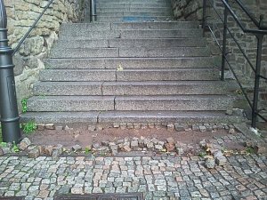 Pflaster weggespült
