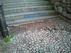 Pflaster weggespült