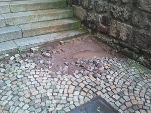 Pflaster weggespült