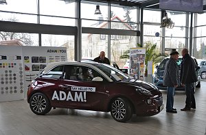 Gro&szlig;es Angrillen bei Opel Autohaus Peter