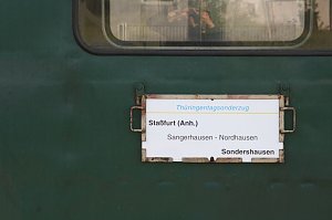 Am Morgen auf dem Bahnhof