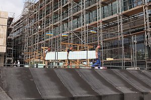 Besuch im Palast aus Glas und Beton