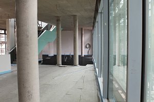 Besuch im Palast aus Glas und Beton