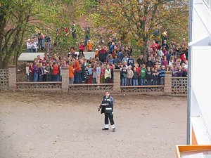 Raus in vier Minuten