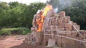 Dekonstruktion mit Feuer